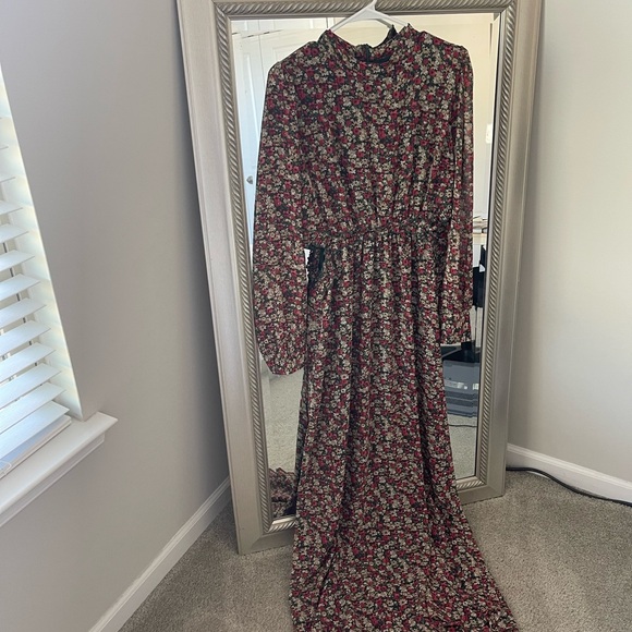 VICI Dress - Picture 2 of 11